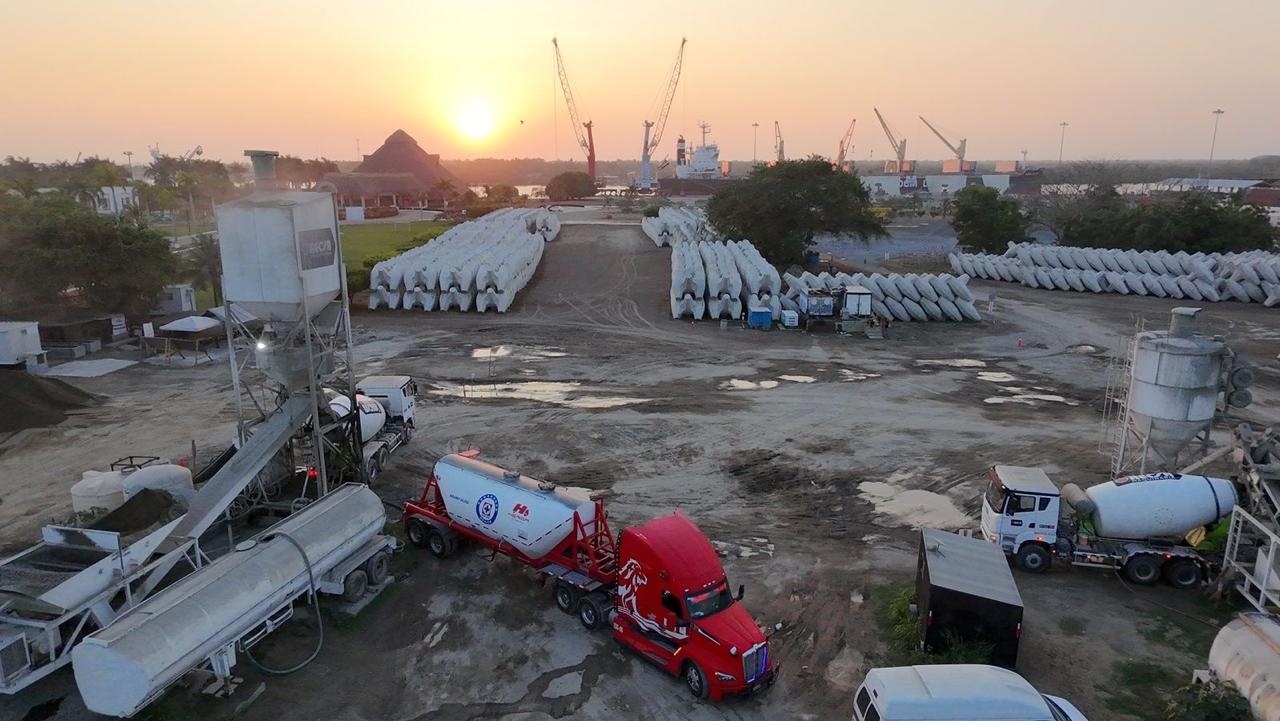 Operación de suministro de cemento Real Mitra en planta de cliente